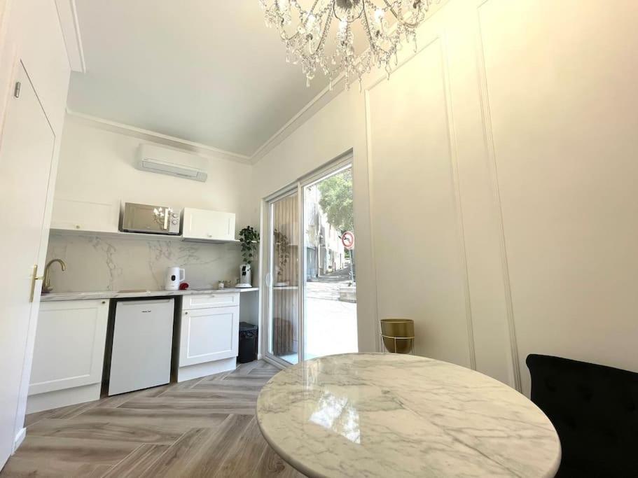 Myinsolite-L'Onyx Vauvert Exterior photo